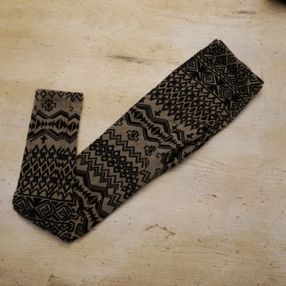 Black and tan leggings